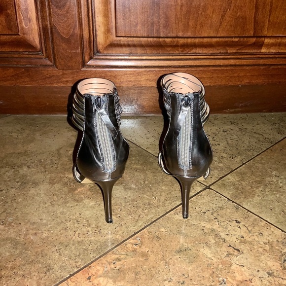 BCBGMaxAzria Strappy Gold and Silver pumps - Picture 3 of 8